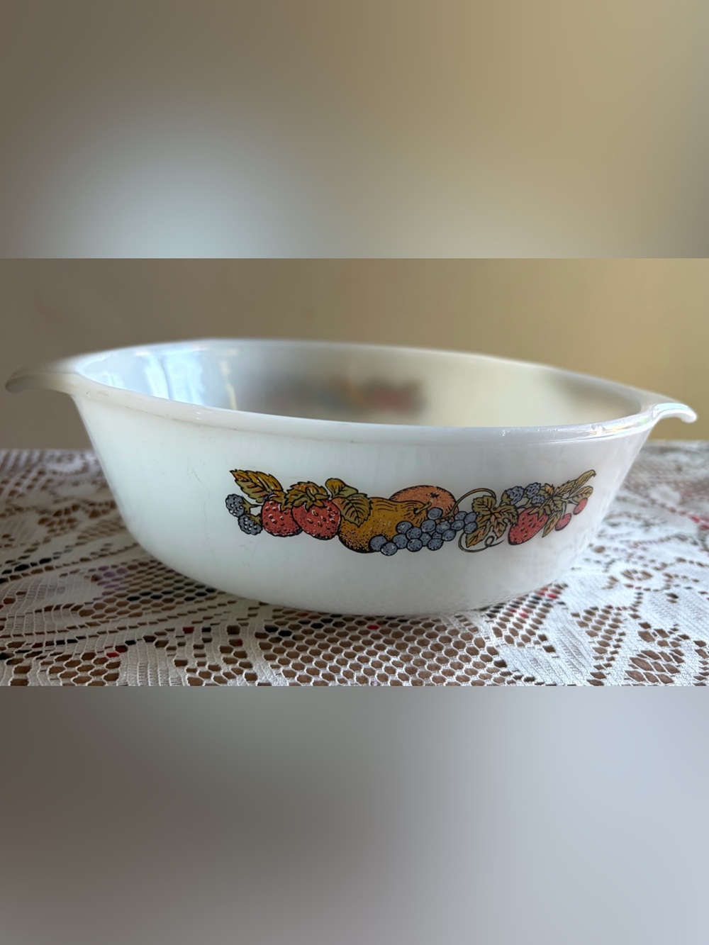 🍓Vintage 70s Anchor Hocking Fruit Harvest Milk Glass Casserole Dish 1.5 QT #437
